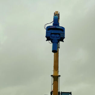 Efficient & Eco-Friendly: The Dedicated Pile Driver for Waterbody Construction Projects