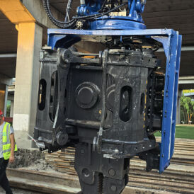 고속 사이드 그립 파일 드라이버: 10 M/min 파일 리프팅 및 대형 150L 연료 탱크